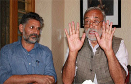 CITU state vice-president Rakesh Singha addresses mediapersons in Mandi on Tuesday.