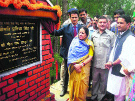 MP Pratibha Singh lays the foundation stone of the Rajiv Seva Kendra at Saroha in Seraj on Tuesday.