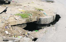 Open sewerage hole at Phase VI in Mohali