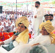 AICC general secretary Shakeel Ahmed (left) and HPCC president Phool Chand Mullana during a party workers meeting at Nuh in Mewat on Wednesday. 