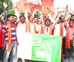 Activists of the Shiv Sena (Samajwadi) burn Pakistani flag and shout slogans against the militant attack on an Army camp in Samba near Jammu, in Amritsar on Thursday