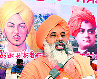 Eco warrior Balbir Singh Seechewal addresses the youth convention