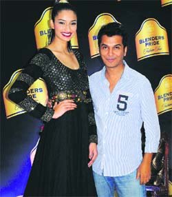 Vikram Phadnis (R)