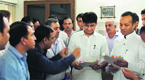 Dr Parmesh Kumar (fourth from right), secretary, KUTA, submits a memorandum to Deepender Hooda (second from right) and Naveen Jindal (extreme right) while Prof HK Sharma (third from right), president, KUTA, looks on.