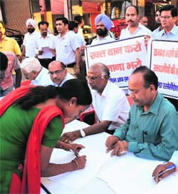 BANGO holds signature campaign seeking rollback of hike in the prices of blood units, at Fire Brigade chowk in Bathinda on Tuesday.
