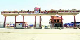 The entry gate of the refinery. 