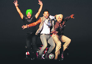 (L-R) Gurpreet Ghuggi, Gippy Grewal & Harbhajan Singh in Bhaji In Problem 