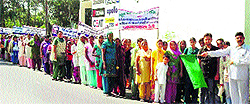 Ashok Kumar Verma flags off a rally of Youth Viraangnaas at Kurukshetra on Wednesday