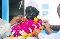 Floral tributes being paid to Mahatma Gandhi on his birth anniversary in Ludhiana on Wednesday. Tribune photo: Himanshu Mahajan