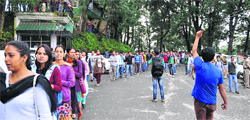 Activists of the SFI hold a protest rally at HPU in Shimla on Thursday. Photo: Amit Kanwar