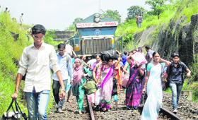 Passengers come out from the derailed Mumbai-Goa Mandovi Express at Ratnagiri on Sunday. 