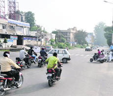 Violation of safety norms galore as traffic flow ignores the traffic lights.