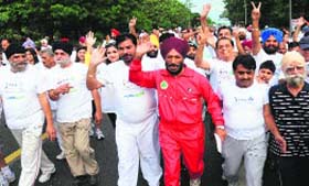 For a cause: Flying Sikh Milkha Singh takes part in a marathon on the occasion of World Arthritis Day at the Sukhna Lake