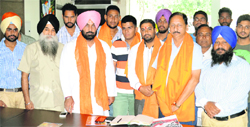 Vishal Nayyar (third from right) along with other office-bearers of the Amar Shaheed Sukhdev Welfare Society in Ludhiana on Sunday. Tribune Photo: Indeerjeet Verma 