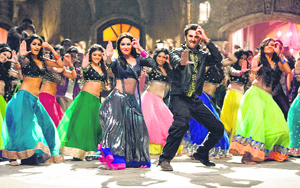 Madhuri Dixit, dances on the number Ghagra in Yeh Jawaani Hai Deewani