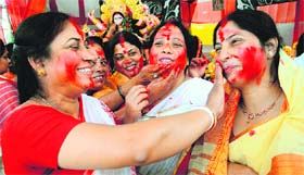 The Bengali community celebrates Dussehra by smearing sindoor on the face