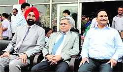Justice RK Garg with SK Aggarwal (left) and Tejwinder Singh (right) at the MSD School ground