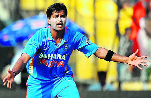  Vinay Kumar returned with ordinary figures (1/68) against Australia in the first game. 