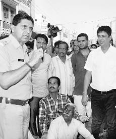 DCP Vinod Kaushik pacifies protesters in Ambala. 