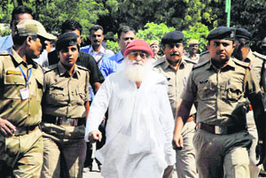Gujarat Police takes Asaram Bapu to Ahmedabad, in Jodhpur on Monday.
