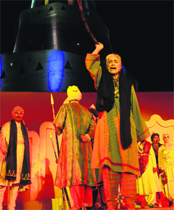 Artistes enact a scene from the play Sirhind di Deewarin Chappar Chiri on Wednesday. Tribune photo: Vicky Gharu