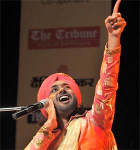 From heart and soul: Sufi singer Satinder Sartaaj performs at Tagore Theatre during Mehfil-e-Sartaaj organised by the Rani Breast Cancer Trust and sponsored by The Tribune on Thursday