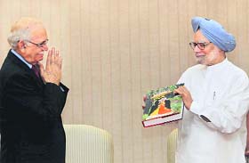Prime Minister Manmohan Singh and Prof BN Goswami at the book release function in New Delhi on Friday