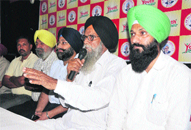 Head of the Youth Club Organisation Jagdev Singh Jassowal addresses mediapersons in Bathinda on Saturday.