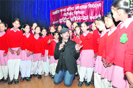 Bollywood playback singer Mohit Chauhan sings with students at the Government Senior Secondary School at Portmore in Shimla on Saturday.