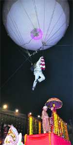 An angel flies down with a garland before the couples jaimala.
