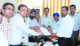 Members of the Laghu Udyog Bharti hand over a memorandum to Local Bodies Minister Anil Joshi (R) in Amritsar