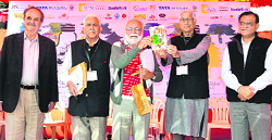 (L-R) BBC Delhi ex-chief Sir William Mark Tully with Robin Gupta (author), Rahul Singh (author and son of Khushwant Singh), Rajmohan Gandhi (author) and Rajbir Deswal (IPS) at the release of Khushwant Singh's book "The G