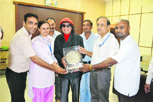 The IMCMT Director, Prof SS Boora (second from right), presents a memento to comedian Jagdeep (centre) at a function held in the Institute of Mass Communication and Media Technology (IMCMT), Kurukshtera University.