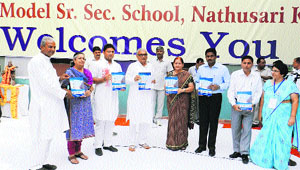 Chief Minister Bhupinder Singh Hooda, MP Ashok Tanwar, Surina Rajan, J Ganesan, CPS Gillankhera and others release a souvenir at Aarohi Model School in Sirsa. 