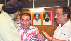 Mayor Harcharan Singh Gohalwaria consoles Superintendent Rajiv Bhardwaj (centre) after he was manhandled at his office in Ludhiana. a file photograph