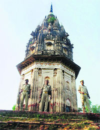 Policemen stand guard at a fort at Daundia Khera village in Unnao district of UP.