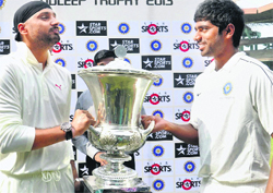 North Zone captain Harbhajan Singh and South Zone captain Abhinav Mukund with the Duleep Trophy. Both the teams were declared joint winners after the fifth day's play of the final, in Kochi, was also called off due to inclement weather on Monday. It was the fourth instance in the history when the title has been shared.  PTI