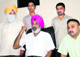DSP vigilance Janak Singh addresses mediapersons in Bathinda