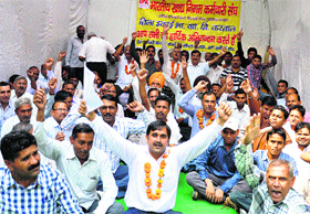 Employees of the Food Corporation of India hold a dharna in support of their demands in Karnal on Wednesday.