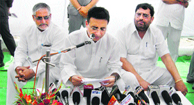 Randeep Singh Surjewala, PWD and Industries Minister, addresses mediapersons in Kaithal.