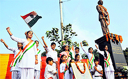 Schoolchildren pay tributes to Brigadier Rajinder Singh on his death anniversary at Rajinder Chowk in Jammu on Saturday