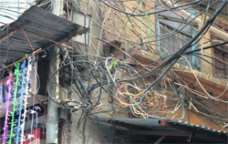 Loose electricity wires pose a threat in Sadar Bazaar, Ludhiana. Photo: Inderjeet Verma 