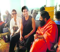 WORD WISE: (L-R) Debina, Gurmeet and Baba Ramdev