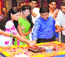 Celebration time on the sets of Do Dil Ek Jaan