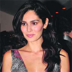 SHOW TIME: Bruna Abdullah