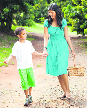 Free play, besides allowing quality time, helps children to forge a bond with the environment at a pace that is comfortable. 