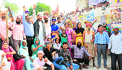 Supporters of a group headed by an Akali leader raise slogans against the police in Amritsar on Sunday