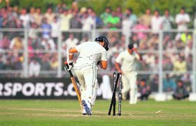 Sachin is bowled by Mohit Sharma