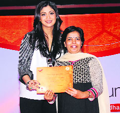 On show: Shilpa Shetty with Sarita Khurana
