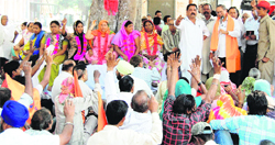 MC employees under the banner of the Bharatiya Mazdoor Sangh sit on hunger strike in Amritsar on Monday. Photo: Sameer Sehgal